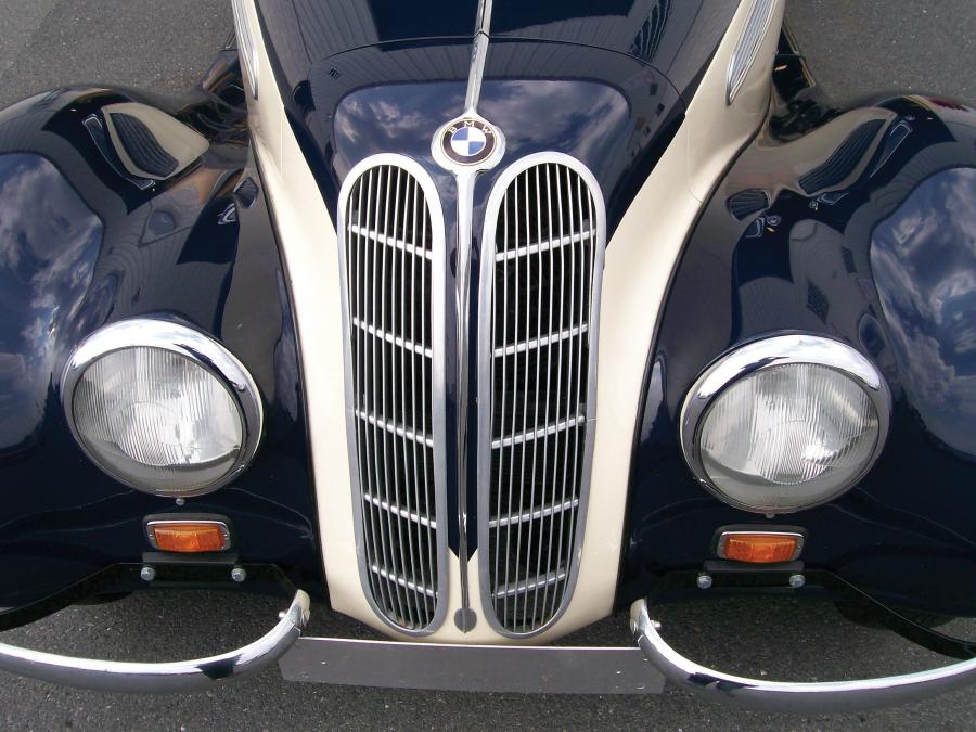  BMW 327/2 Sport Convertible 1953 года  (фото 2 из 17)